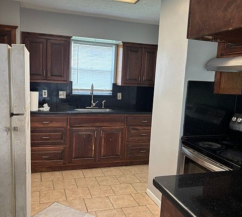 4th image of 12702 Hunting Brook Dr