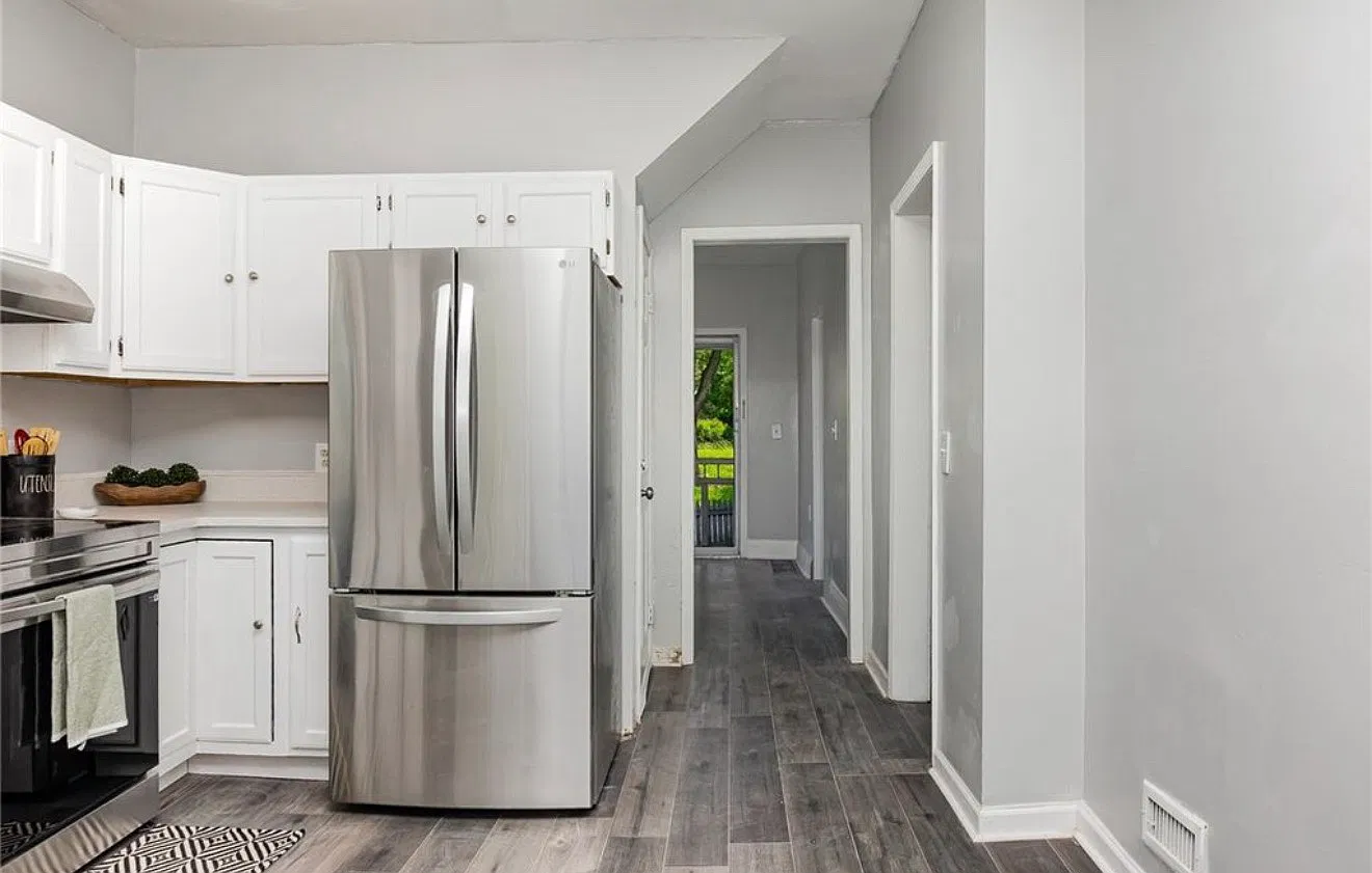 4 bed, 1923 sqft, $2,300 — Photo 3