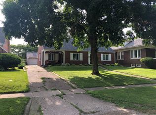 220 S 2nd St, Monmouth, IL 61462