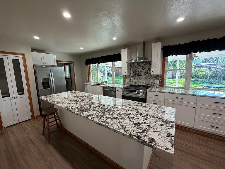 1428 Bellaire Dr — Photo 5