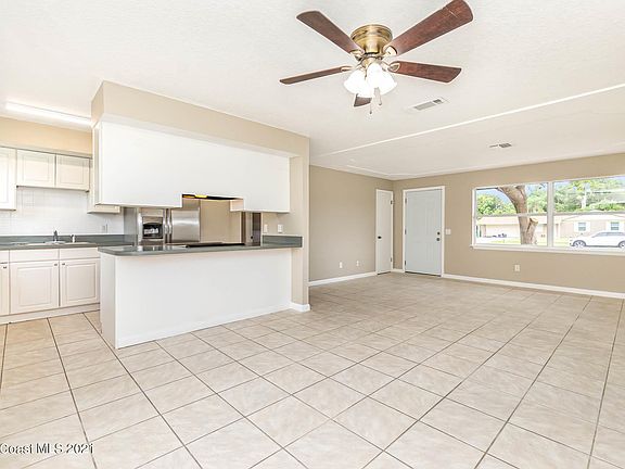 2nd image of 1016 Lakemoor Blvd