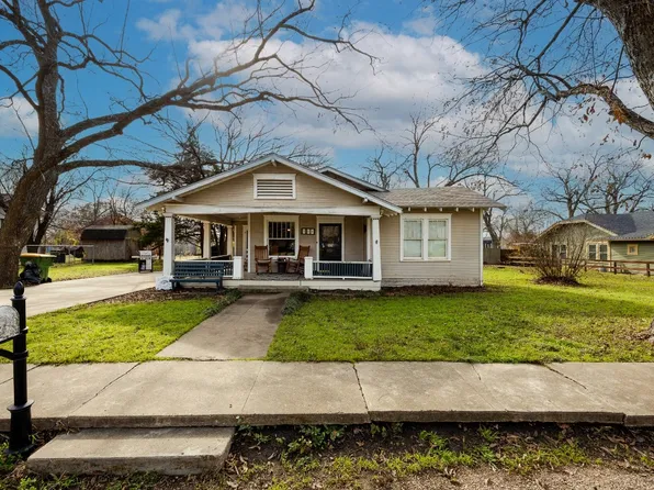 304 E McFarland St, Grandview, TX 76050