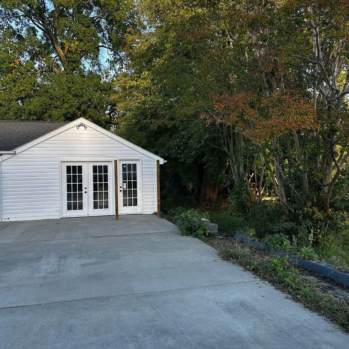 5 bed, 2.0 bath, 1250 sqft, $2,400 — Photo 3