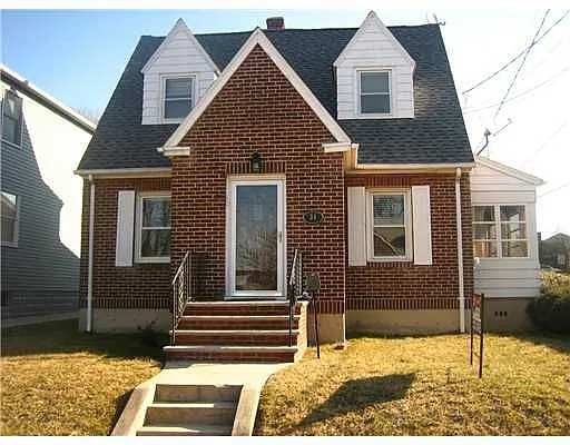 34 Pulaski Ave photo 1
