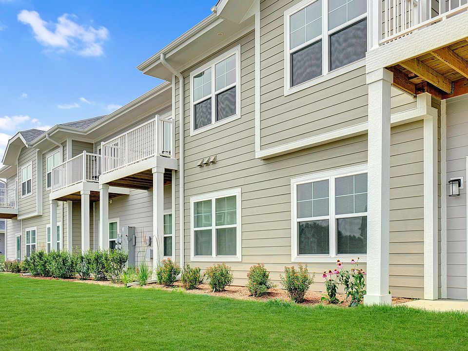 High Bluff at Creekwood Crossing | Luxury Apartment Living in Menomonee Falls, WI