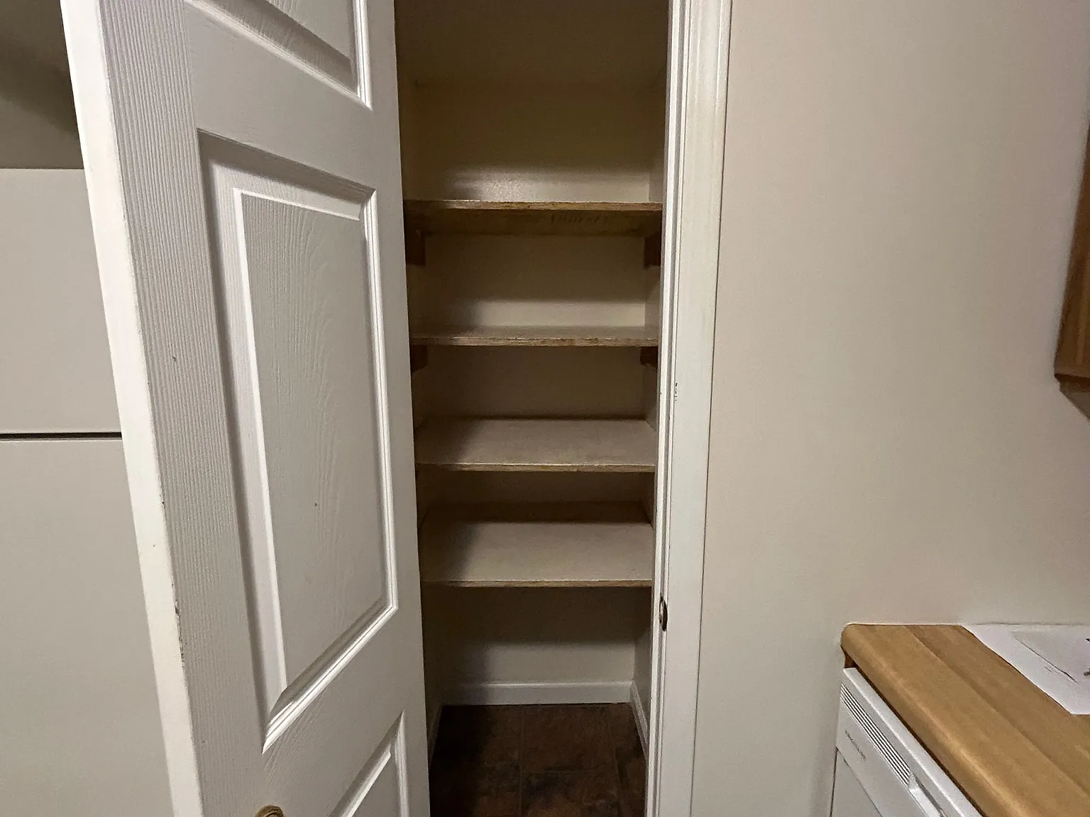 2 bed, 700 sqft, $900 — Photo 4
