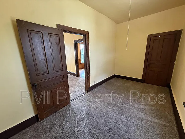 2441 N Dr William Finlayson St — Photo 18