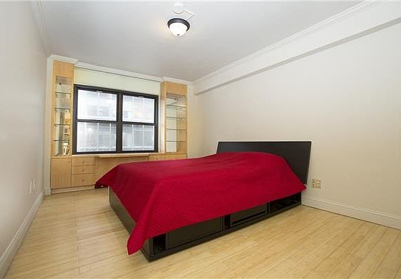 5th image of 150 E 56th St APT 4E
