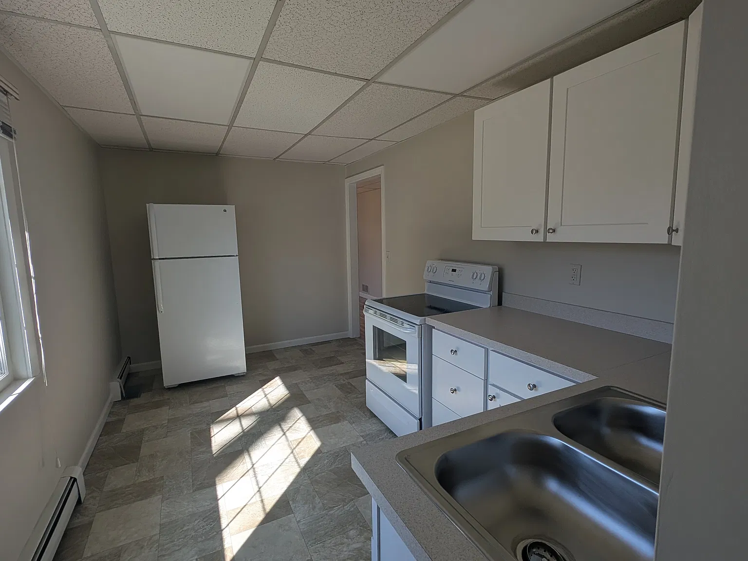 2 bed, 900 sqft, $1,900 — Photo 3