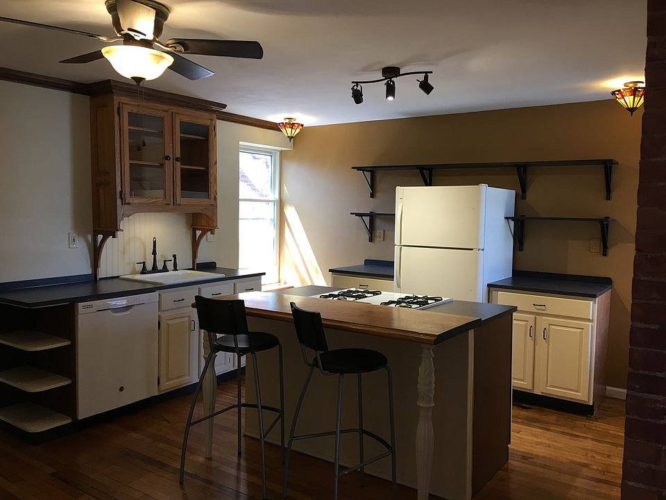 2nd fl kitchen 