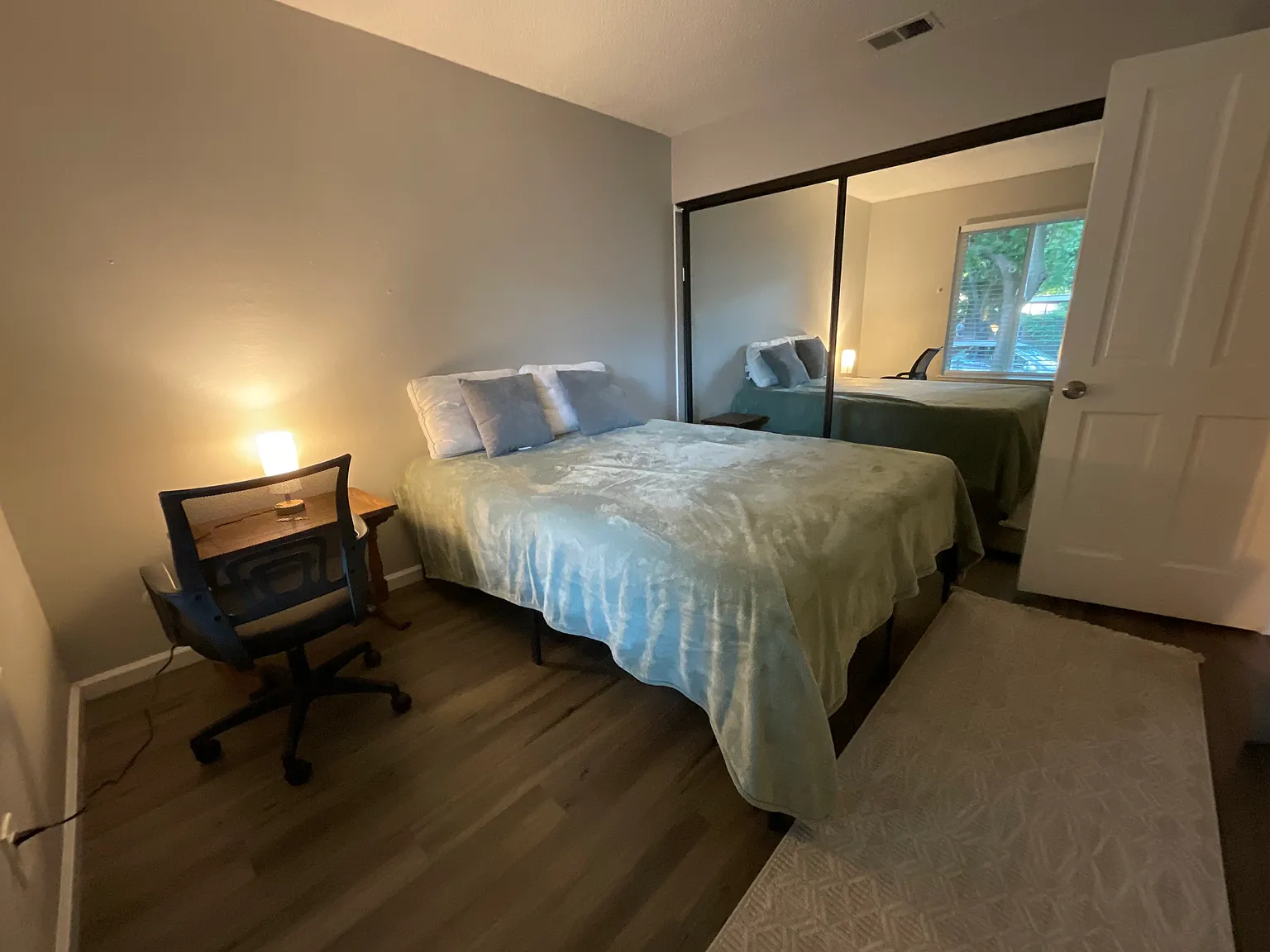 2 bed, 1.5 bath, 1370 sqft, $1,200 — Photo 2