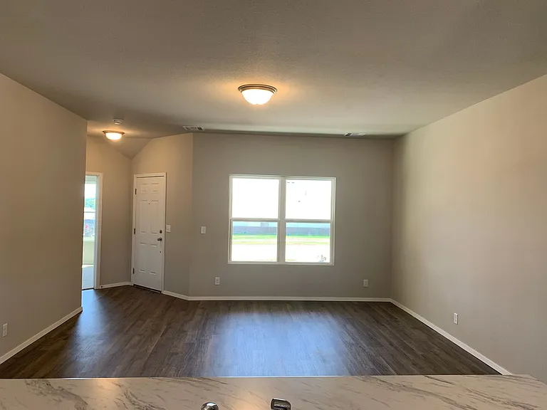2001 S Amarillo Dr — Photo 5
