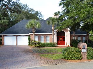 154 Country Club Dr W, Destin, FL 32541
