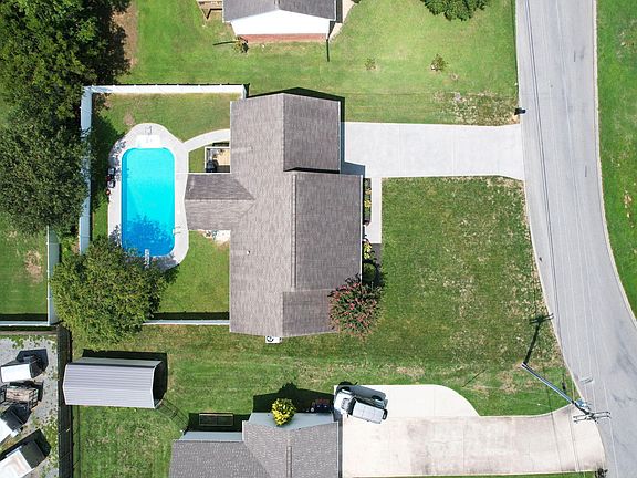 4th image of 130 Christian Dr NW