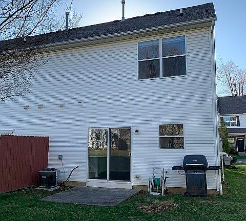 3rd image of 1268 Grove Dr