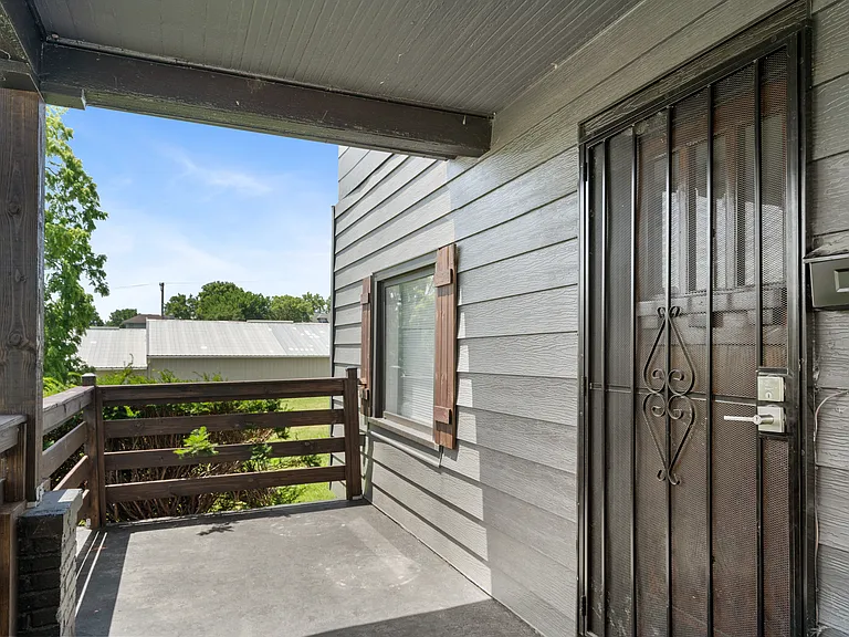 3032 Wayne Ave — Photo 4