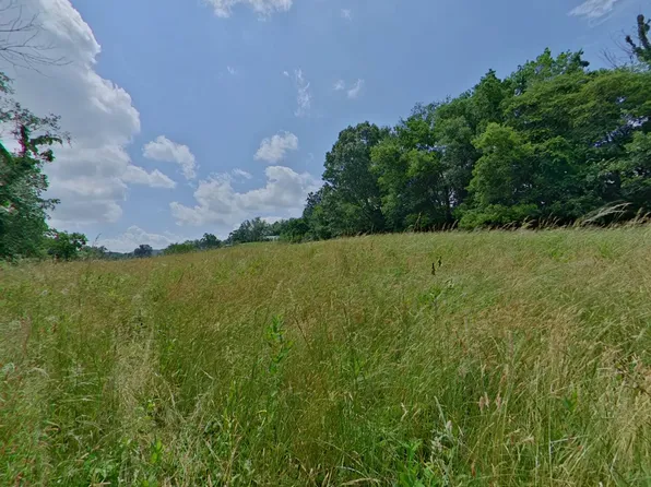 10329 Forest Hills Dr, Glade Spring, VA 24340