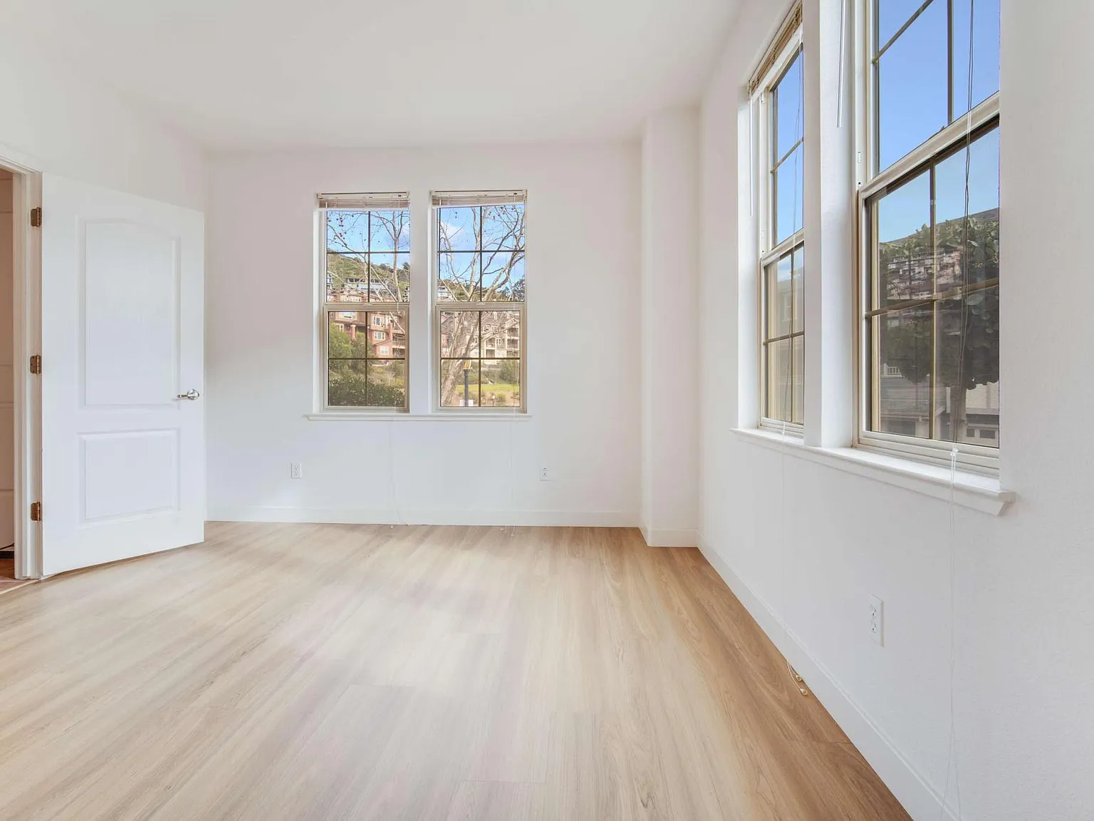 3 bed, 2300 sqft, $4,800 — Photo 4