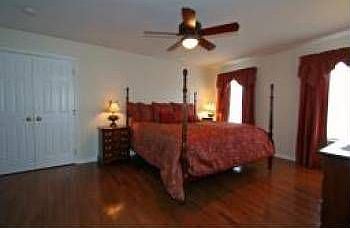 4th image of 904 Tyler Cir