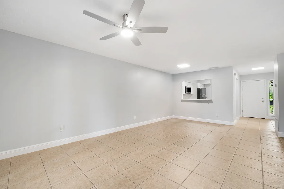 2 bed, 1093 sqft, $1,950 — Photo 2