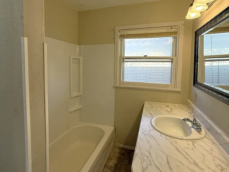 604 N Powell St — Photo 9