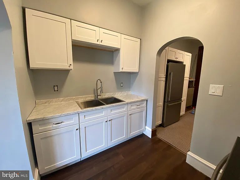 10 E Main St — Photo 2
