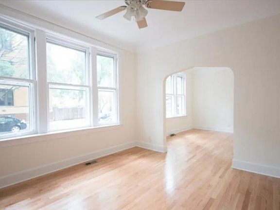 2nd image of 1322 N Hoyne Ave #1