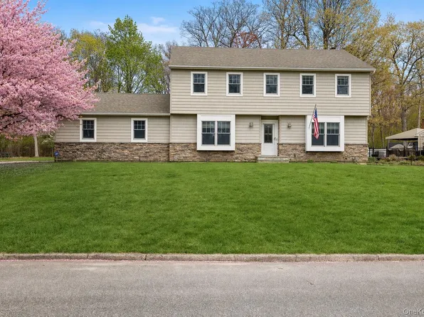 7 Midfield Street, Stony Brook, NY 11790