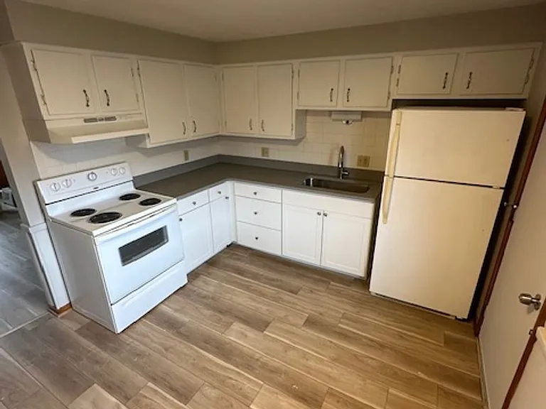 247 Edwin St NW — Photo 3