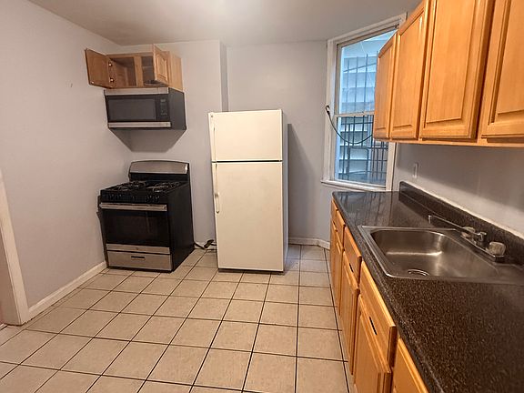 2nd image of 117 Grant Ave APT 1