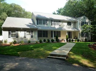 25 Summit Farm Dr, East Greenwich, RI 02818