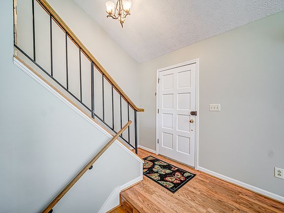 3rd image of 3316 Stonewall Dr NW