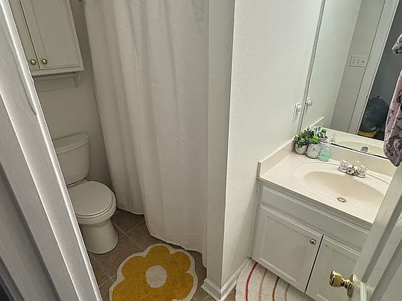 3rd image of 1221 E Worthey St