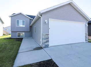3816 31st St S, Moorhead, MN 56560