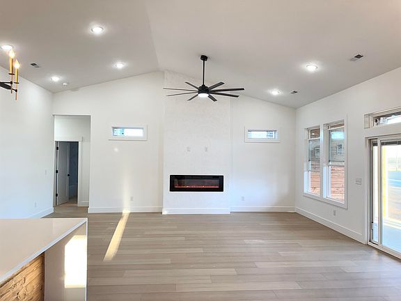 5th image of 140 Meeting House Rd