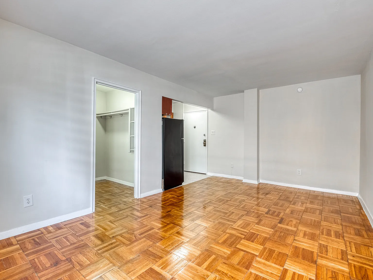 Capital Plaza Apartments — Photo 3