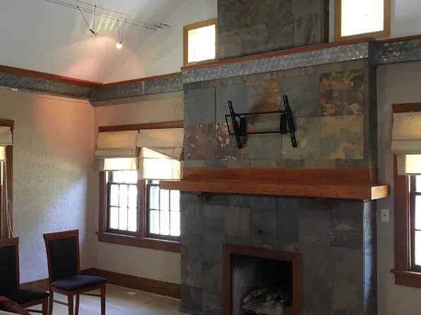 1425 N Douglas St, Peoria, IL 61606