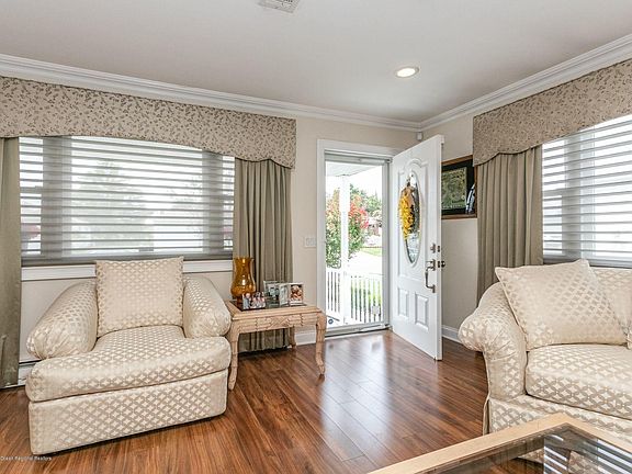 5th image of 241 Bonaire Dr