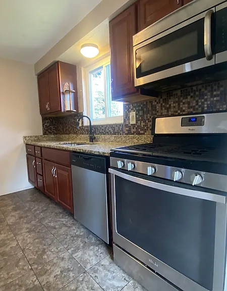 121 Lois Dr — Photo 6