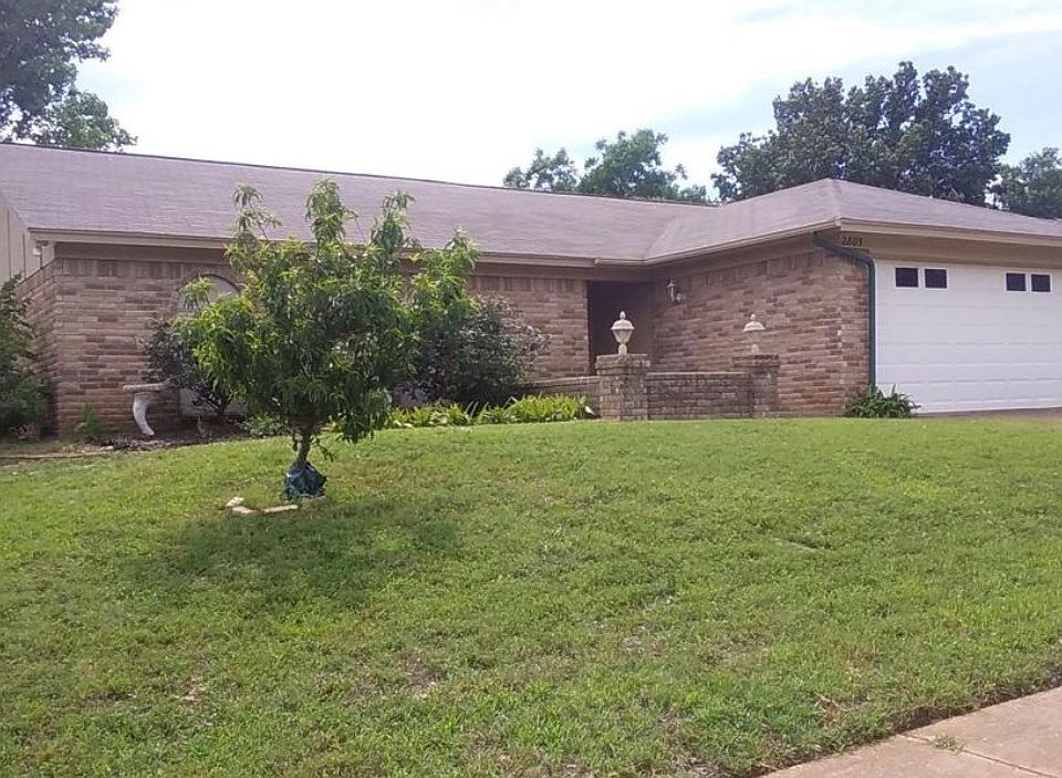 1st image of 2803 Spicebush Ln