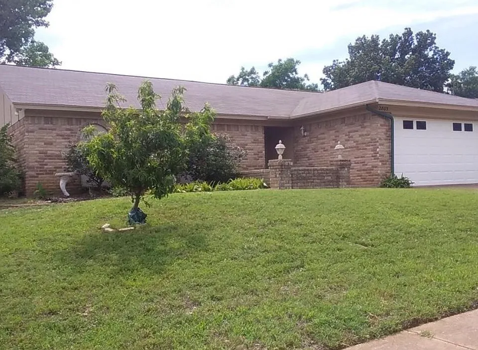 2803 Spicebush Ln