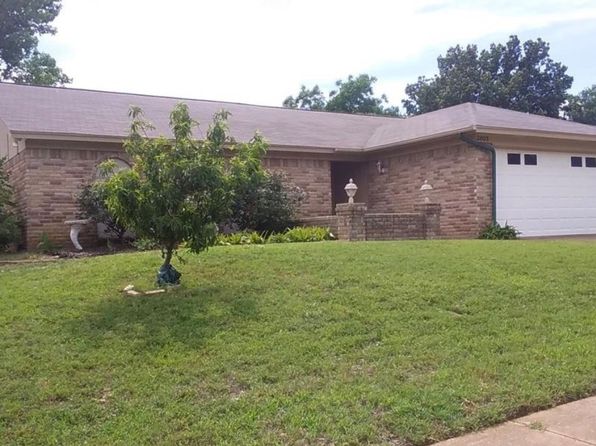 2803 Spicebush Ln