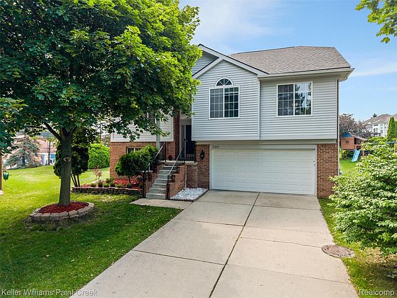 3rd image of 3201 Lynhurst Ct