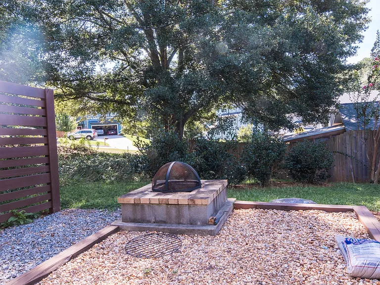 241 Pearl St — Photo 43