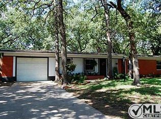 1415 W Lavender Ln, Arlington, TX 76013