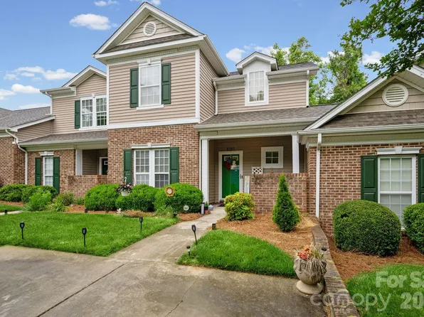 5757 Fox Ridge Ln, Winston Salem, NC 27104