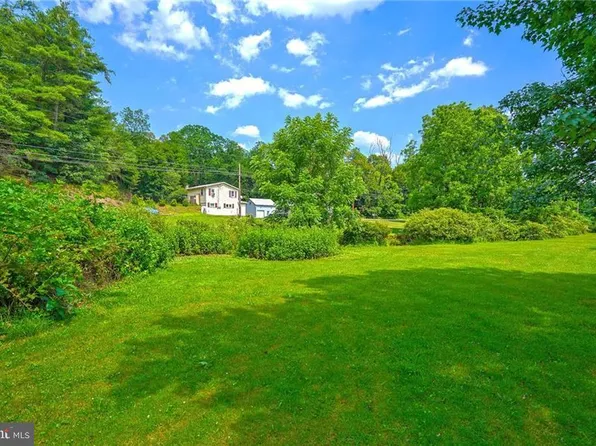 2157 Sunny Rd, New Ringgold, PA 17960