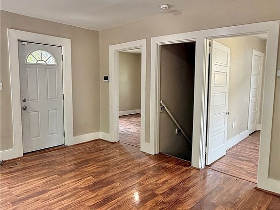 4th image of 301 Run St