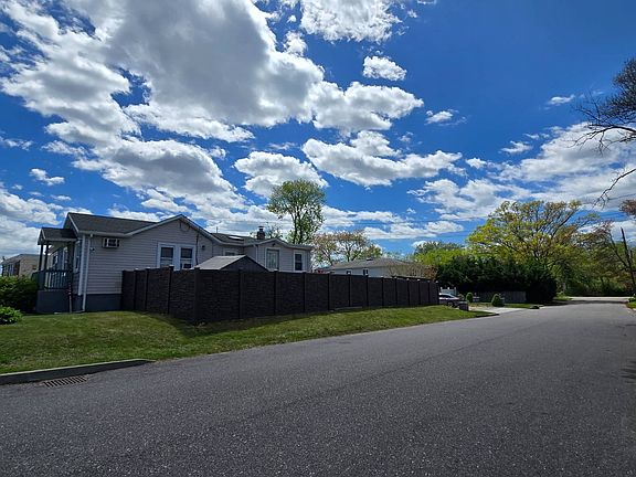 3rd image of 15 Deauville Blvd