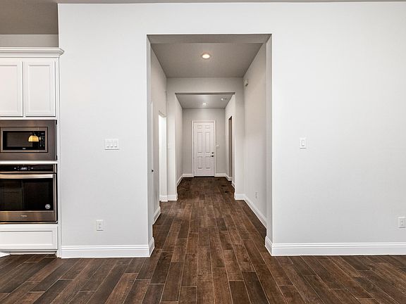 4th image of 609 Antswood Dr
